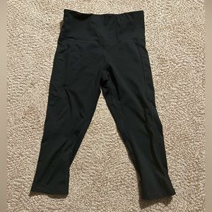 Black Champion capri leggings, size M